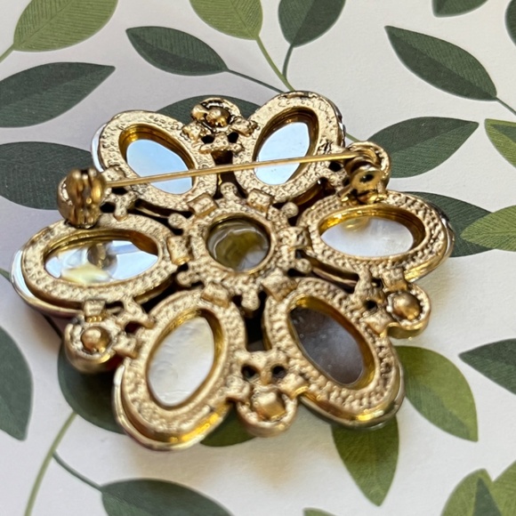 ARTISAN Brooch Jewel Tone Floral Resin & Rhinestone Vintage - Picture 2 of 5